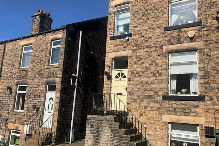 1 Bedroom End Of Terrace House To Rent In Bank Street, Mirfield, WF14