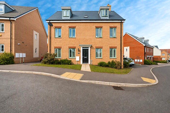 5 Bedroom Detached House For Sale In Hutchinson Rise, Potton, Sandy, Bedfordshire, SG19