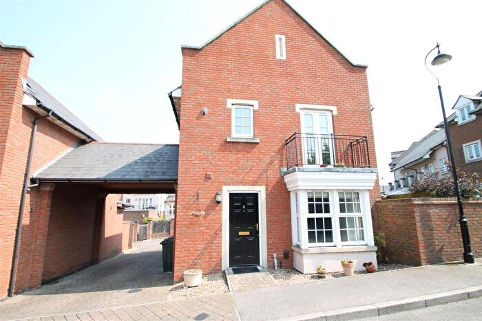 3 Bedroom Detached House To Rent In Calcroft Avenue, Greenhithe, DA9