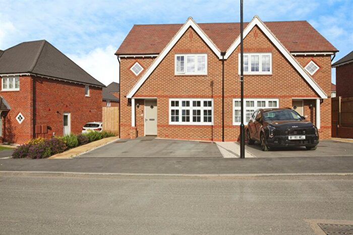 3 Bedroom Semi-Detached House For Sale In New Meadow Road, Houlton, Rugby, CV23