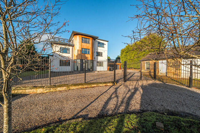 6 Bedroom Detached House For Sale In Grange Close, Horsforth, Leeds, LS18