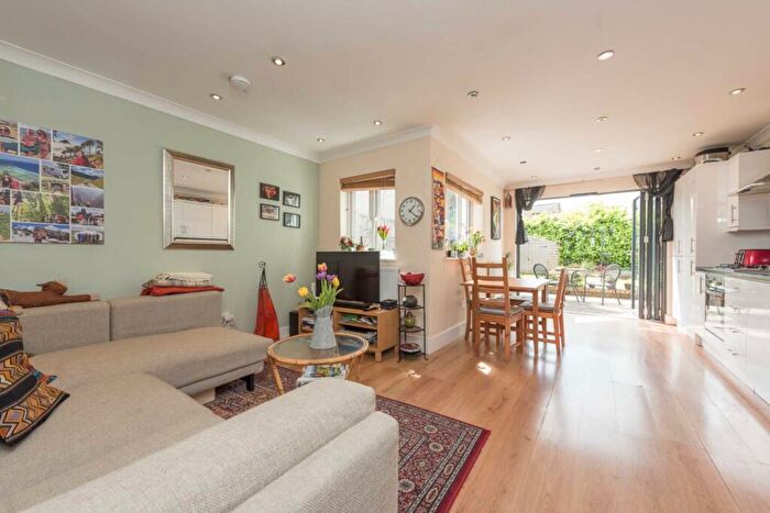 2 Bedroom Flat For Sale In Herne Hill Road, Herne Hill, SE24