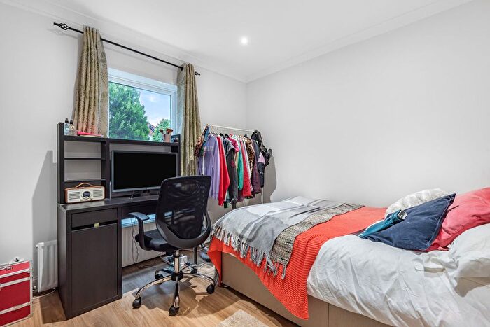 4 Bedroom Terraced House To Rent In Worplesdon Road, Guildford, GU2