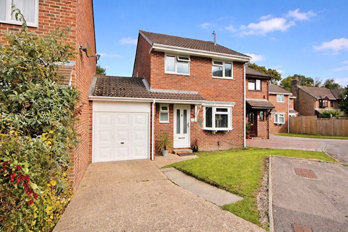 3 Bedroom Semi-Detached House For Sale In Tanglewood Close, Purbrook, PO7