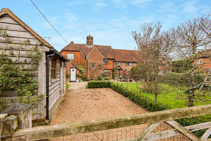 4 Bedroom Cottage To Rent In Dippenhall Street, Crondall, Farnham, GU10
