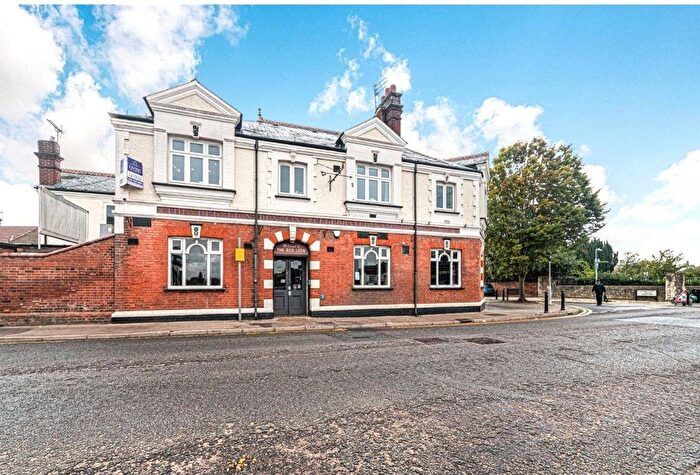 2 Bedroom Flat To Rent In Vicarage Road, Watford, Hertfordshire, WD18