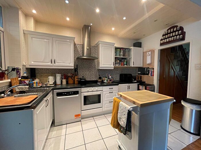 4 Bedroom Terraced House For Sale In Chester Road, Halifax, HX3