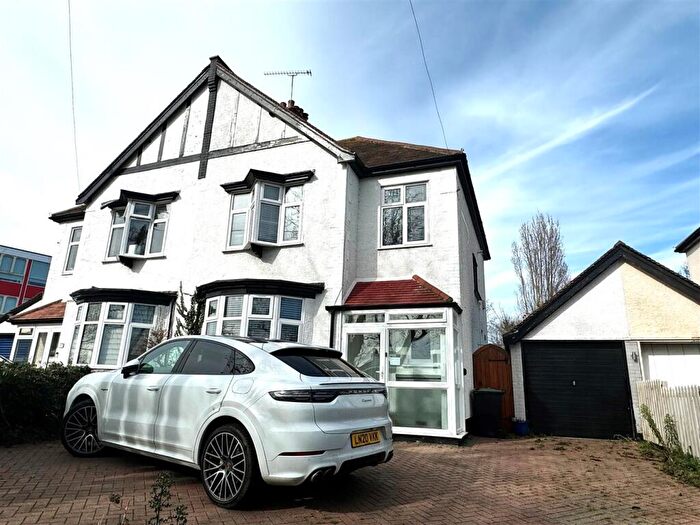 3 Bedroom Semi Detached House To Rent In Kenilworth Gardens, Westcliff-On-Sea, SS0
