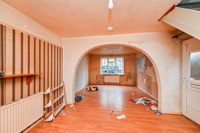2 Bedroom End Of Terrace House For Sale In Roman Street, Hoddesdon, EN11