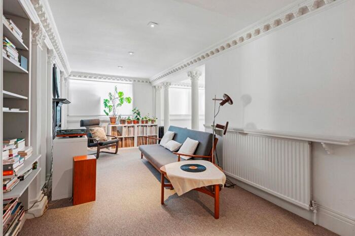 2 Bedroom Apartment To Rent In Thornhill Road, London, N1