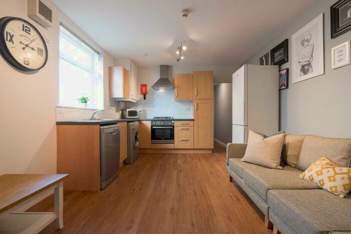 4 Bedroom Terraced House To Rent In Colum Road, Cardiff, CF10