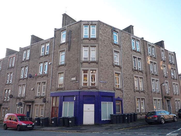 2 Bedroom Flat To Rent In Peddie Street, West End, Dundee, DD1