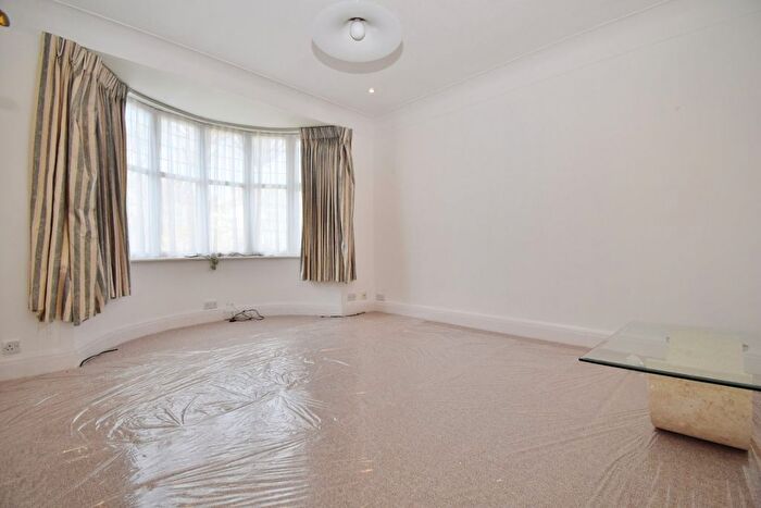 4 Bedroom Semi-detached House To Rent In Hill Road, Pinner, HA5