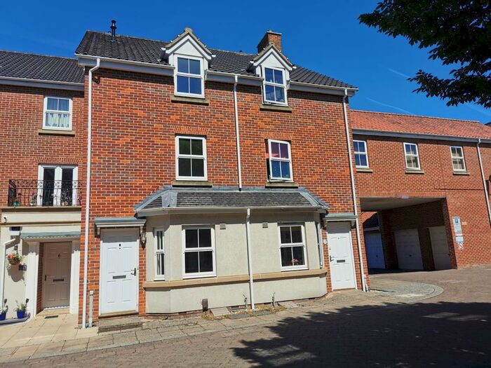 4 Bedroom House To Rent In Sarah West Close, Norwich, NR2