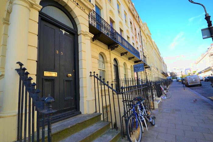 Studio To Rent In Oriental Place, Brighton, BN1