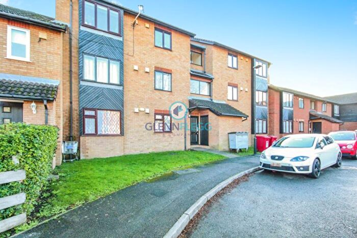 1 Bedroom Flat For Sale In Bruce Close, Cippenham, SL1