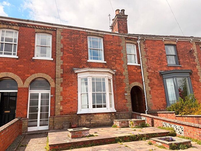 3 Bedroom Town House To Rent In Newmarket, Louth, LN11