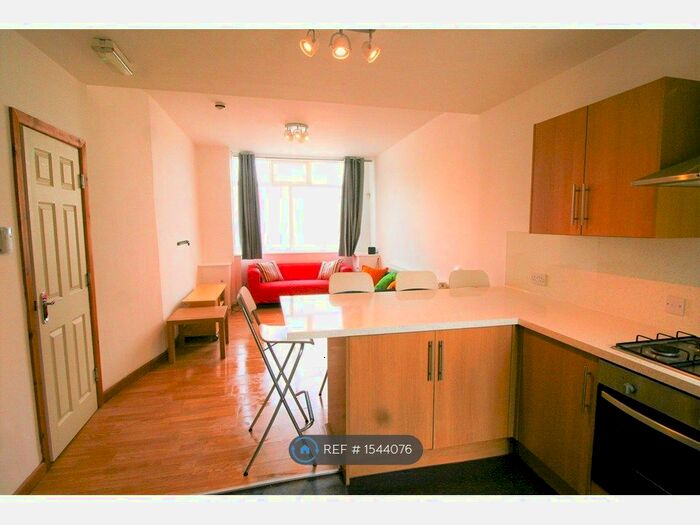 7 Bedroom Terraced House To Rent In Moseley Road, Fallowfield, M14