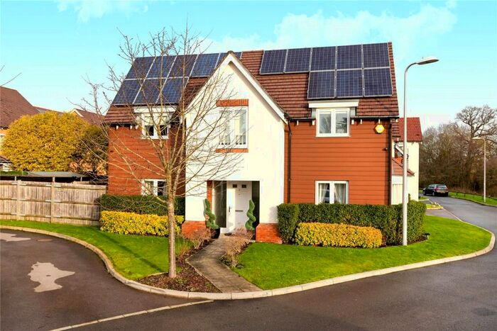 4 Bedroom Detached House To Rent In Bluebell Crescent, Woodley, Berkshire, RG5