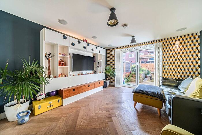 4 Bedroom Terraced House For Sale In Canterbury Place, Elephant And Castle, London, SE17