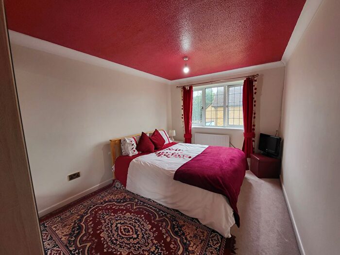 3 Bedroom Semi-Detached House To Rent In Byrd Close, Grange Park, Swindon, SN5