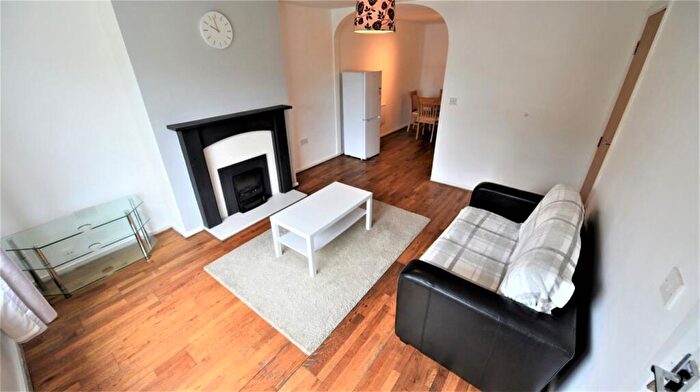 1 Bedroom Flat To Rent In - Station Road Flat, LS18