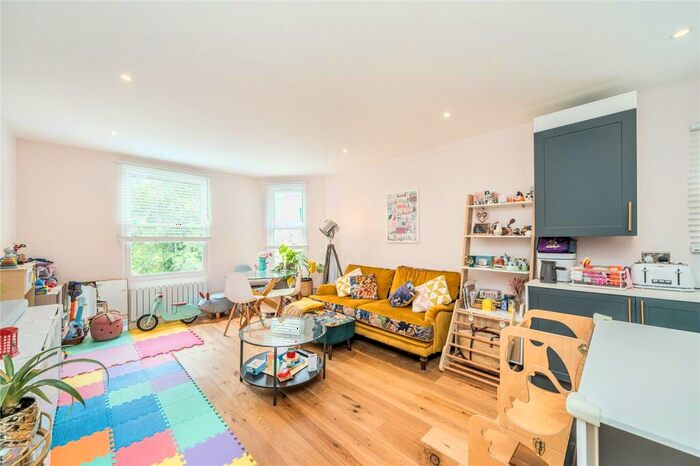 2 Bedroom Apartment To Rent In Bathurst Gardens, London, NW10