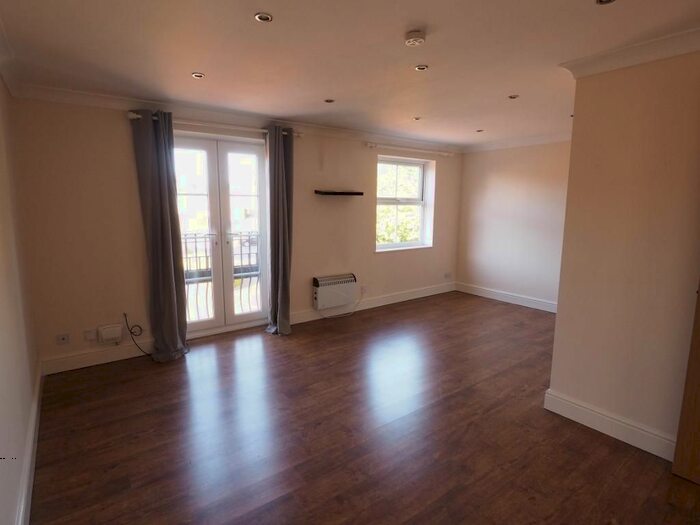 2 Bedroom Flat To Rent In Lealholme Court, Moorhall Drive, Hull, East Yorkshire HU8