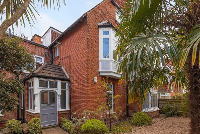 2 Bedroom Flat For Sale In The Avenue, London, W4