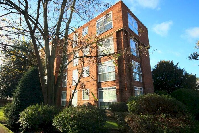2 Bedroom Apartment To Rent In Catherine Road, Surbiton, KT6
