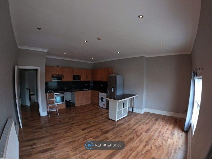 2 Bedroom Flat To Rent In Beverley Road, Hull, HU3