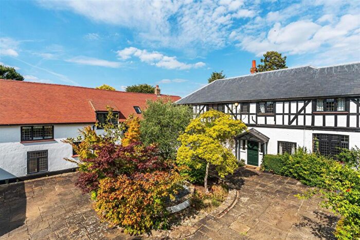 6 Bedroom Detached House For Sale In The Old Street, Fetcham, KT22