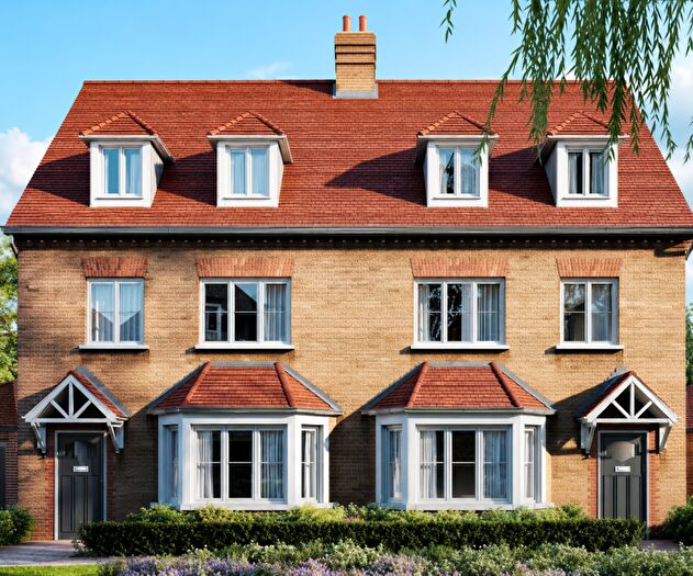 4 Bedroom Semi-Detached House For Sale In Trent Park, Enfield, EN4