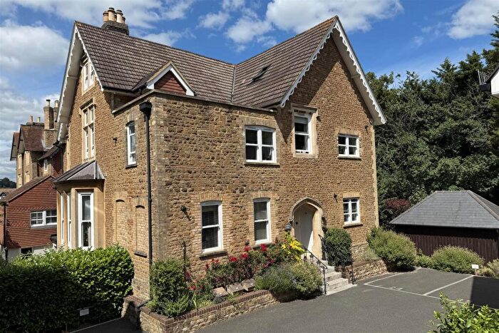 2 Bedroom Flat For Sale In Croft Road, Godalming, GU7