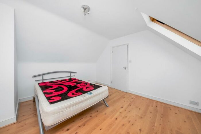 2 Bedroom Apartment To Rent In Thurlow Park Road, Dulwich, London, SE21