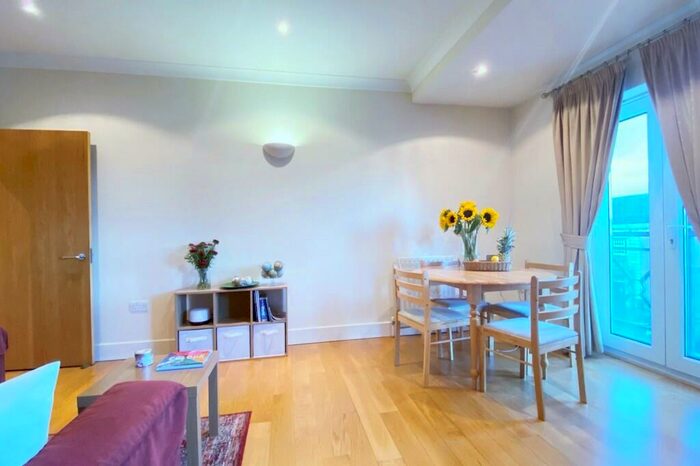2 Bedroom Apartment To Rent In Leslie Road, East Finchley, London, N2