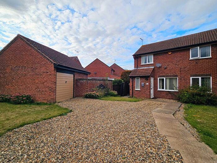 4 Bedroom Semi-Detached House To Rent In Sevenacres, Orton Brimbles, Peterborough, PE2