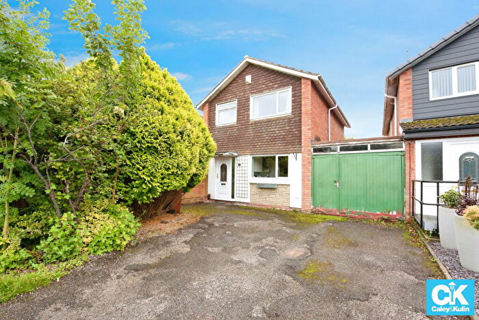 3 Bedroom Semi-Detached House For Sale In Fairoak Avenue, Stafford, ST16