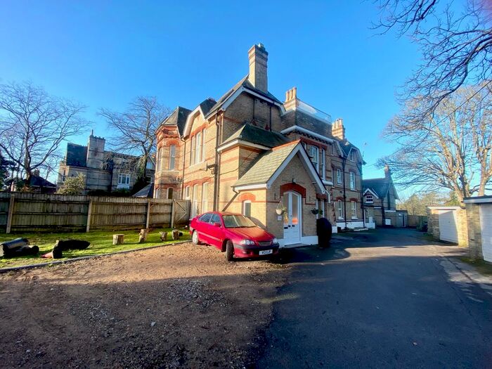 3 Bedroom Flat To Rent In Wimbourne Road, Bournemouth, BH2