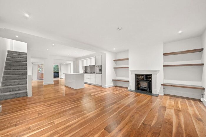 2 Bedroom Maisonette To Rent In Southgate Road, Canonbury, N1