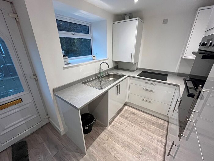 2 Bedroom Flat To Rent In Commercial Street, Blaenllechau, Ferndale, CF43