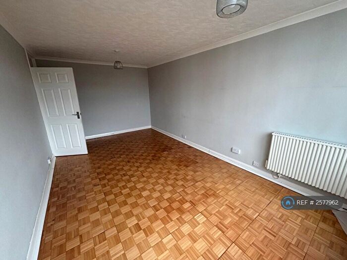 2 Bedroom Flat To Rent In Rivermead, West Bridgford, Nottingham, NG2