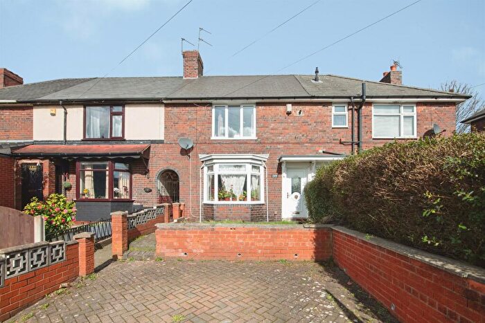 3 Bedroom Semi Detached House For Sale In Greswold Street, West Bromwich, B71