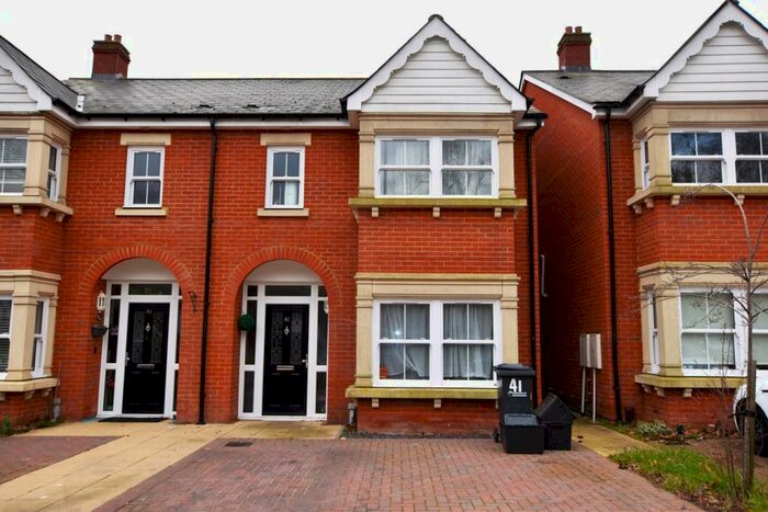 3 Bedroom Semi-Detached House To Rent In Guinevere Gardens, Waltham Cross, EN8