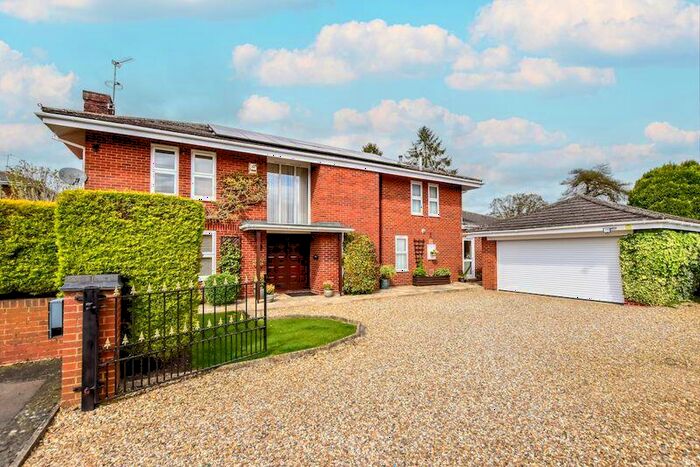 6 Bedroom Detached House For Sale In Wannions Close, Chesham, HP5