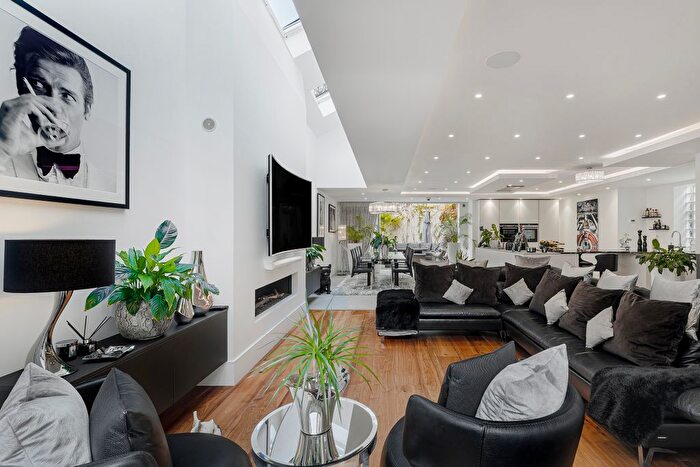 4 Bedroom Terraced House For Sale In Sunlight Mews, London, SW6