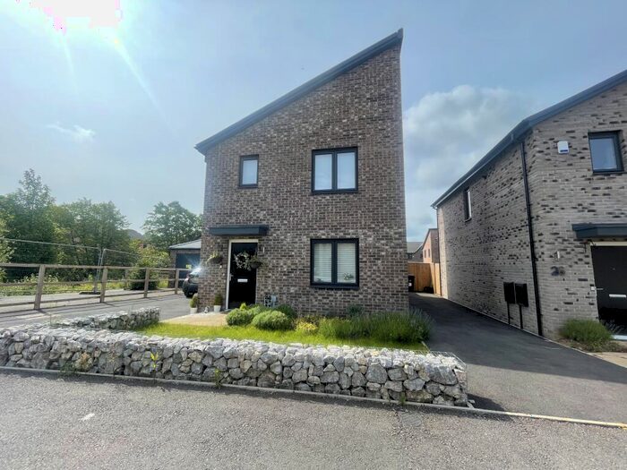 3 Bedroom Detached House To Rent In Laver Drive, Chesterfield, S41