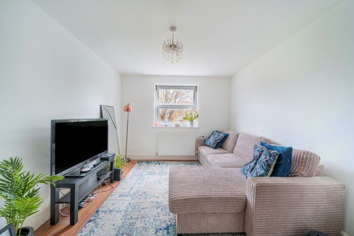 1 Bedroom Flat To Rent In Hampden Road London, N8