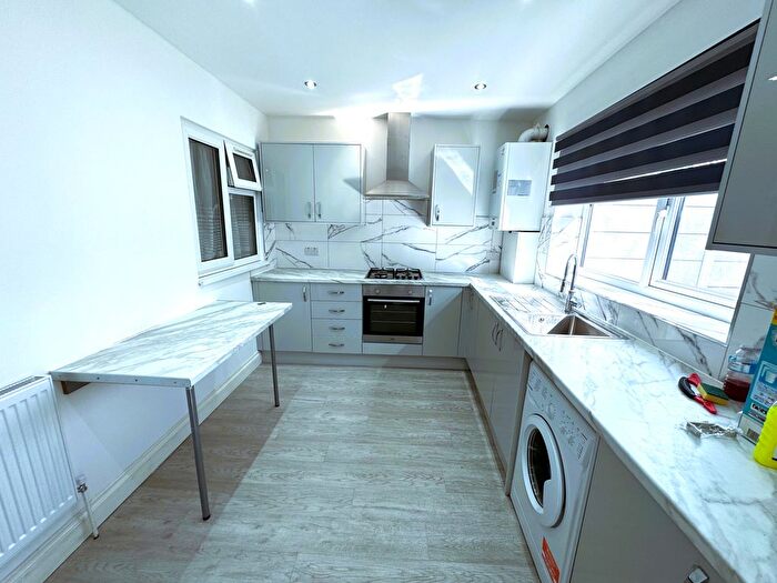 2 Bedroom Flat To Rent In Carlisle Gardens, Ilford, IG1
