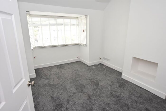 2 Bedroom Flat To Rent In First Avenue, Garston, Watford, WD25